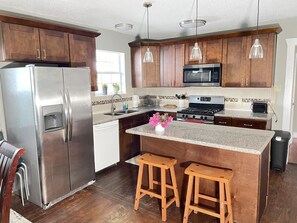 Refrigerador, microondas, horno, placa de cocina