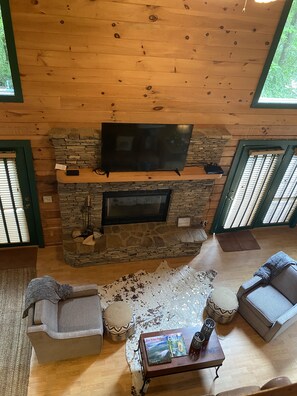 Smart TV, fireplace, stereo