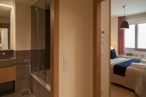 1 chambre, fer et planche à repasser, Wi-Fi gratuit, draps fournis