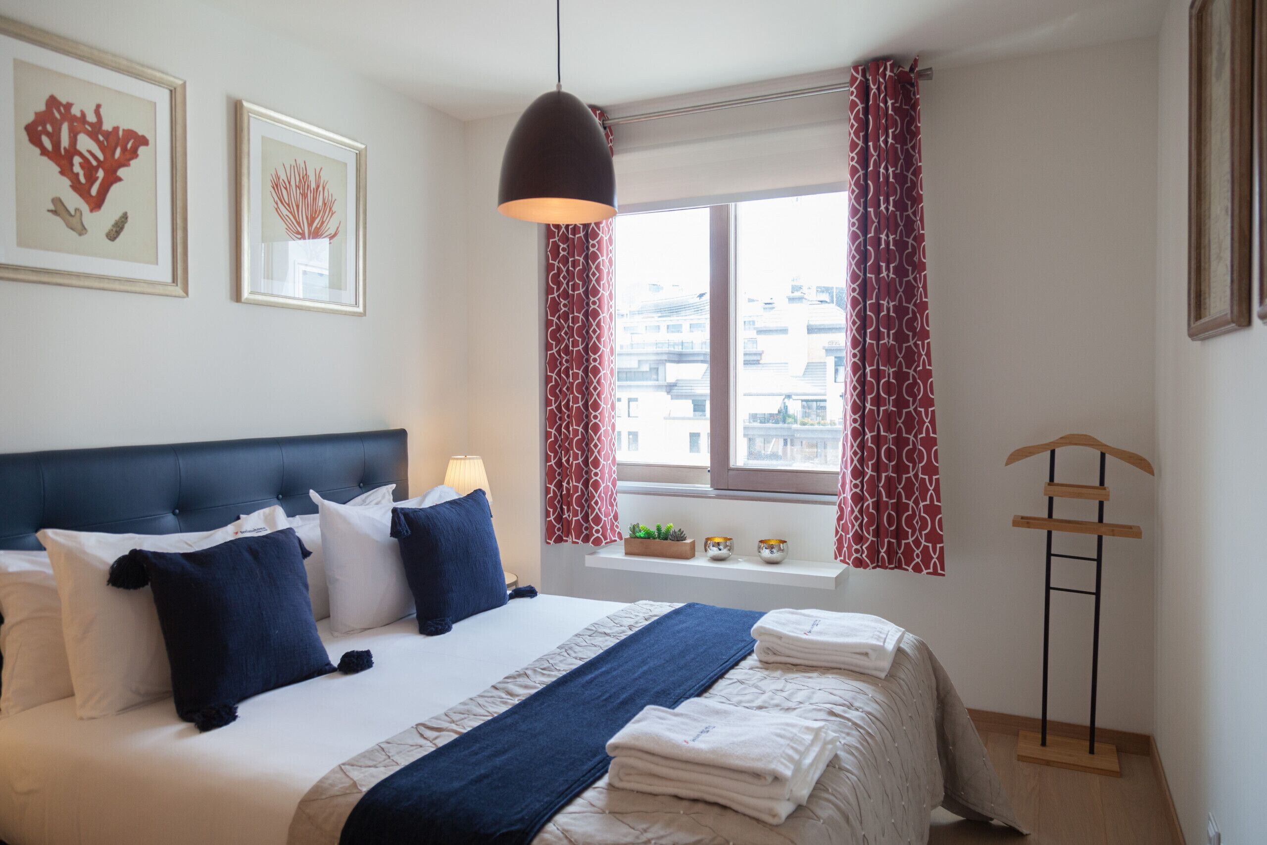 1 slaapkamer, een strijkplank/strijkijzer, gratis wifi, beddengoed