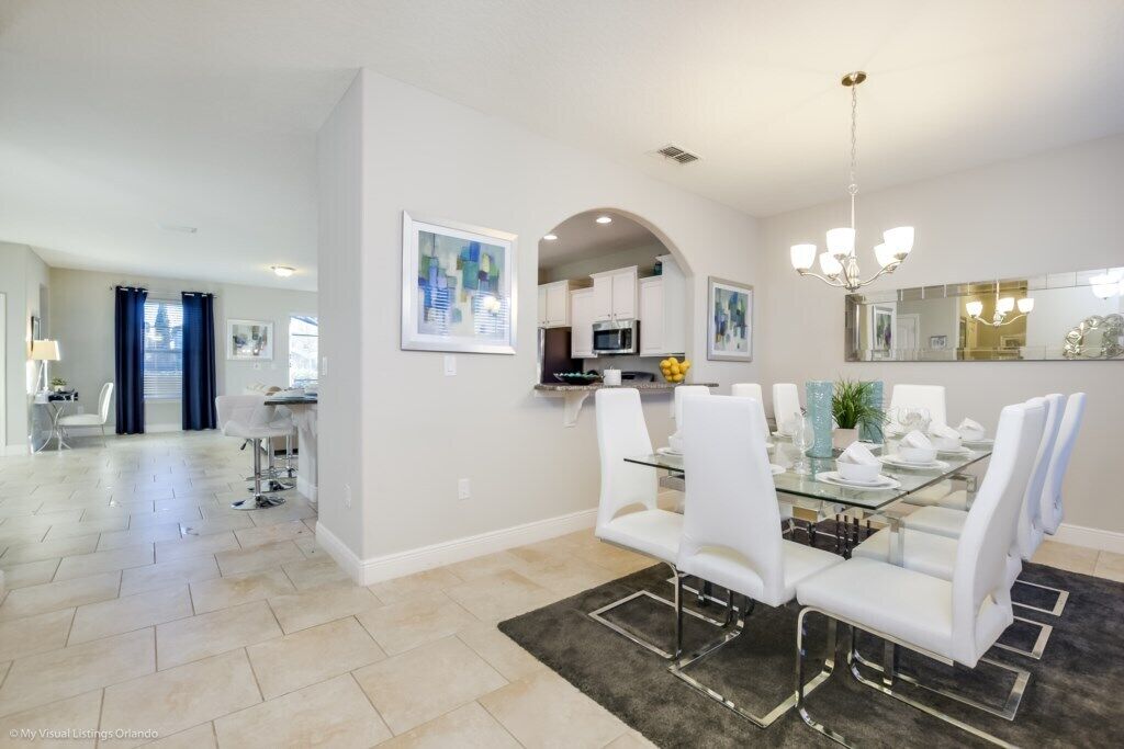 Beautiful 6-bedroom Home in Solterra Gated Resort - Minutes from the Theme Parks