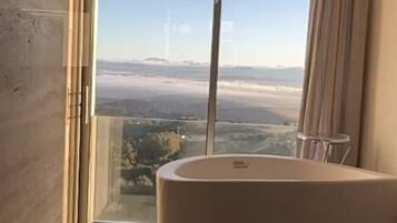 Chuveiro/banheira combinados, secador de cabelo, toalhas de banho