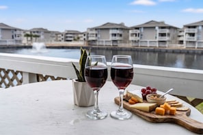 Outdoor dining - Shorehaven II 6A-2BR/2BA condo - Cherry Grove (North Myrtle Beach)