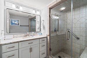 Combined shower/tub