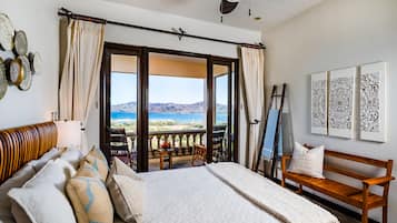 4 bedrooms, in-room safe, desk, iron/ironing board