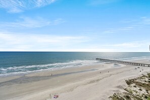 On the beach - Sea Marsh I 1003-Oceanfront 3BR/3BA condo in Cherry Grove (North Myrtle Beach)