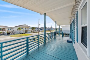 Terrace/patio - Carter & Owen's Place - Pet Friendly 3 Bedroom Channel House (North Myrtle Beach)