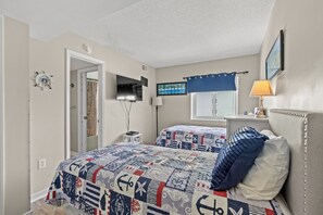 4 bedrooms, free WiFi, bed sheets - Sunrise Pointe 8A - Ocean Front Condo - Accommodates 10 (North Myrtle Beach)