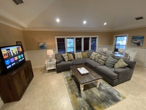 Smart TV, video games - Coral Hammock, tropical oasis less than 10 min to beach. (Melbourne)
