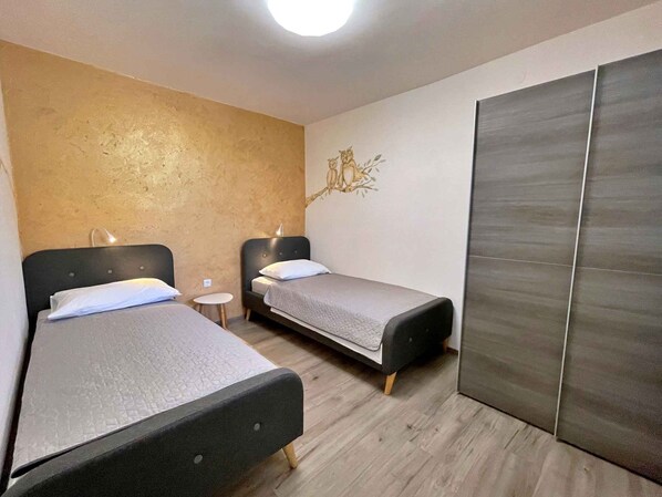 2 室のベッドルーム、WiFi