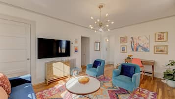 Televisión y chimenea