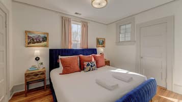 1 bedroom, desk, iron/ironing board, WiFi