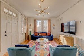 Télévision, cheminée