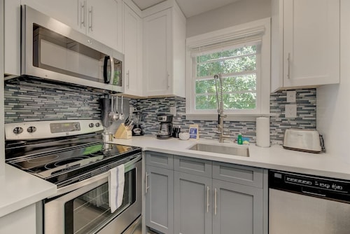 818 Queen St · Relaxing Cozy Apartment in Downtown Cola