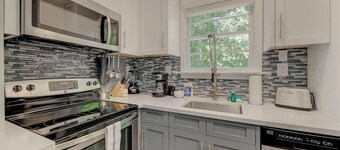 818 Queen St · Relaxing Cozy Apartment in Downtown Cola