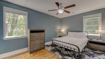 1 Schlafzimmer, Schreibtisch, BĂŒgeleisen/BĂŒgelbrett, Reisekinderbett