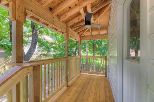 818 Queen St · Relaxing Cozy Apartment in Downtown Cola