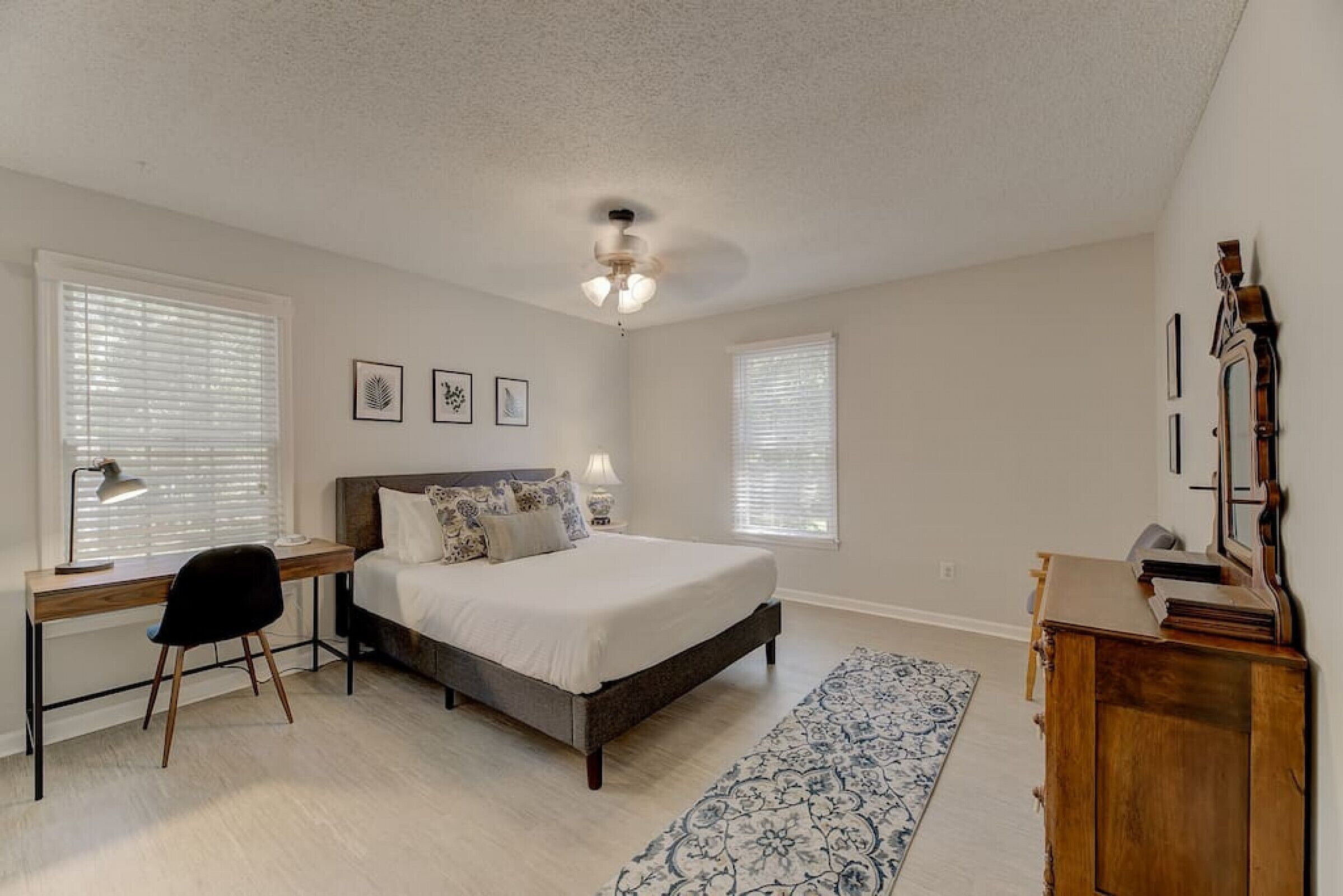 3 bedrooms, desk, iron/ironing board, travel cot