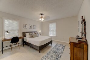 3 bedrooms, desk, iron/ironing board, travel cot