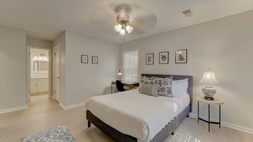 3 bedrooms, desk, iron/ironing board, travel crib