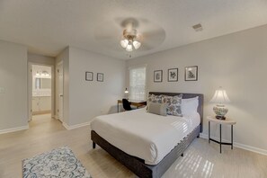 3 chambres, bureau, fer et planche à repasser, lit parapluie