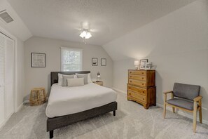 3 bedrooms, desk, iron/ironing board, travel cot