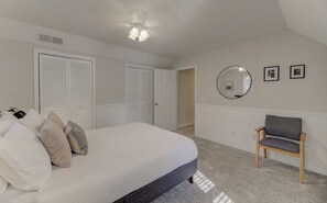 3 bedrooms, desk, iron/ironing board, travel cot