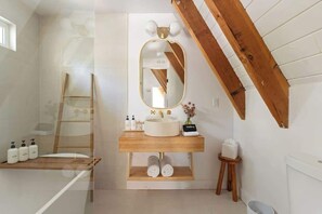 Shower, hair dryer, towels - Terra Cottage • MidCentury Modern • A Frame • Spa (Big Bear)