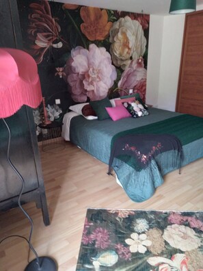 3 bedrooms, iron/ironing board, travel cot, free WiFi