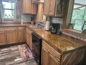 Køleskab, mikrobølgeovn, ovn, kogeplade