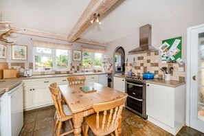 Cottage | Private kitchen | Fridge, dishwasher, electric kettle, cookware/dishes/utensils - 4 Bishops Cottages (Minehead)