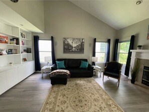 Living room - Contemporary Newly Updated 3 Bedroom Home (Cincinnati)