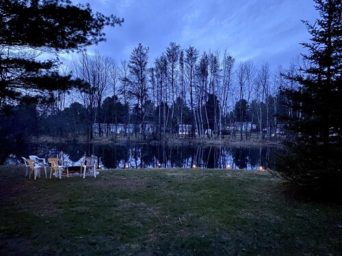 Year round cozy cabin on Trout haven Pond, close to trails & Lake St. Helen