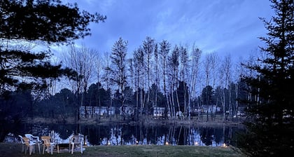 Year round cozy cabin on Trout haven Pond, close to trails & Lake St. Helen