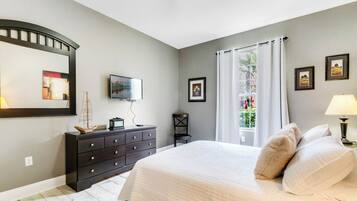 3 chambres, fer et planche à repasser, Wi-Fi, draps fournis