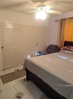 2 chambres, fer et planche à repasser, Wi-Fi gratuit, draps fournis