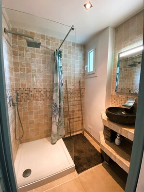 Shower, hair dryer, towels, soap