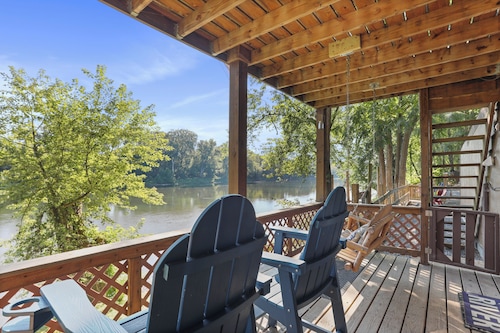Waterfront Cabin overlooking the Potomac River W/ Hot Tub, firepit, pavilion