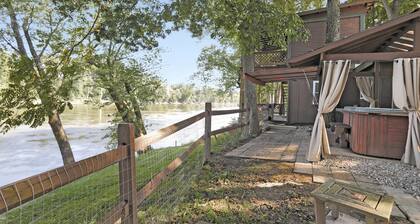 Waterfront Cabin overlooking the Potomac River W/ Hot Tub