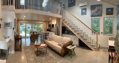 Beautiful Large Sun-drenched Artist Loft Studio