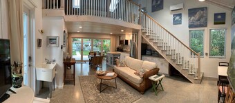 Beautiful Large Sun-drenched Artist Loft Studio