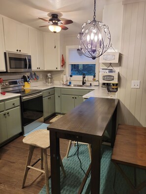 冰箱、微波炉、烤箱、炉灶