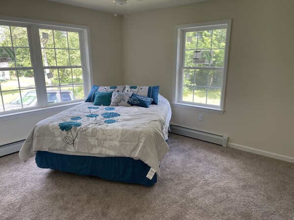 4 bedrooms, desk, iron/ironing board, WiFi