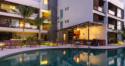 Modern Couple Suite with private garden terrace & jacuzzi