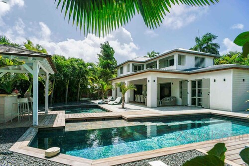 Villa Manzana, New 4bed 4bath 2 swimming pools. Top-of-the-range services.