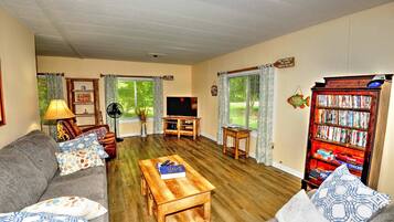 Televisor intel·ligent, reproductor de DVD i videoteca