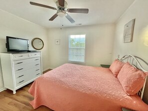 3 chambres, fer et planche à repasser, lit parapluie, Wi-Fi gratuit