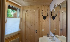 Dusche, Haartrockner, Handtücher