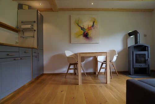 Ruhiges Ferienhaus am Waldrand mit Sauna und Kamin