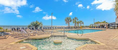 Alberca techada y alberca climatizada